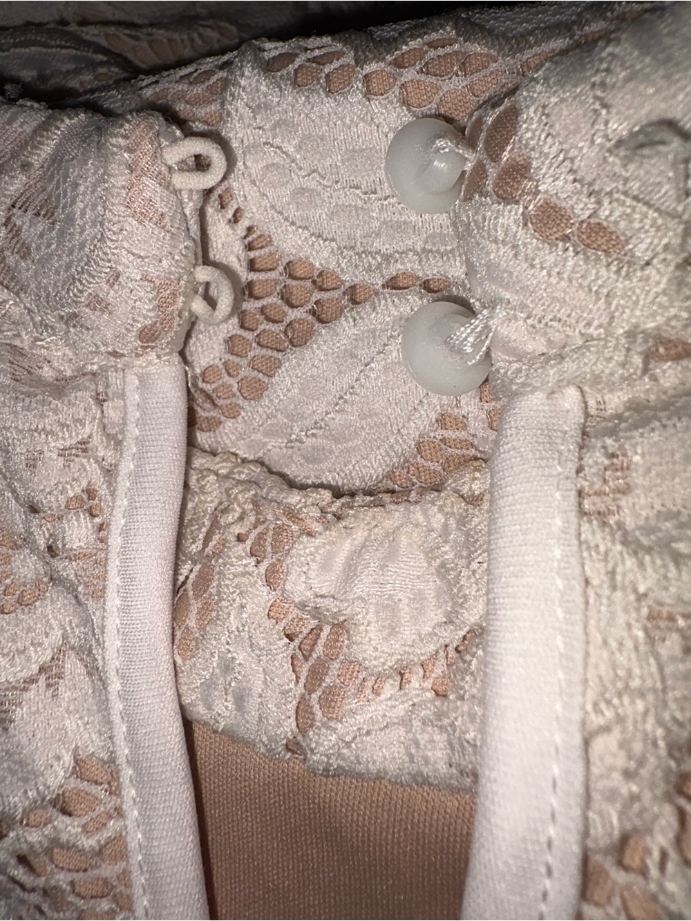 Sans Souci Ivory Floral Lace Dress - Picture 15 of 16